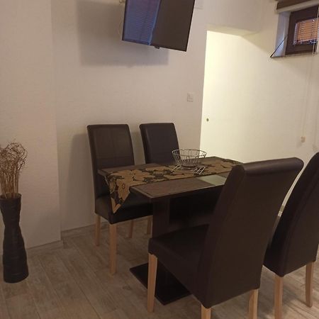 Studio Apartments Una โคเรนนิซา ภายนอก รูปภาพ
