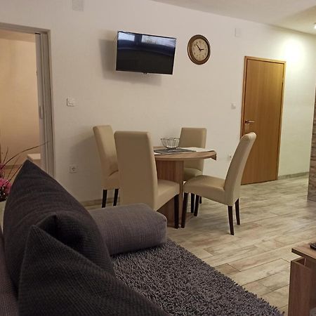 Studio Apartments Una โคเรนนิซา ภายนอก รูปภาพ