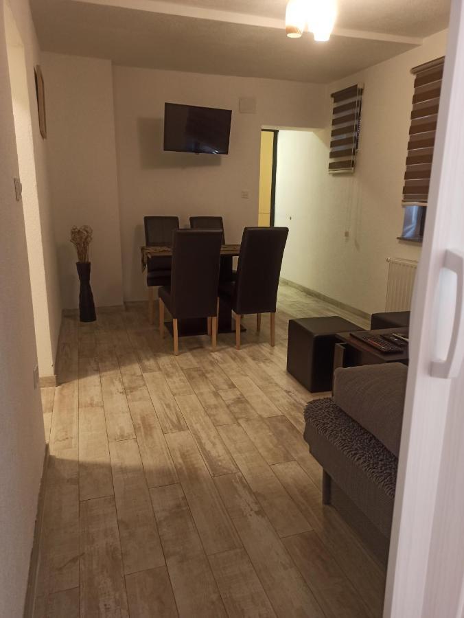 Studio Apartments Una โคเรนนิซา ภายนอก รูปภาพ