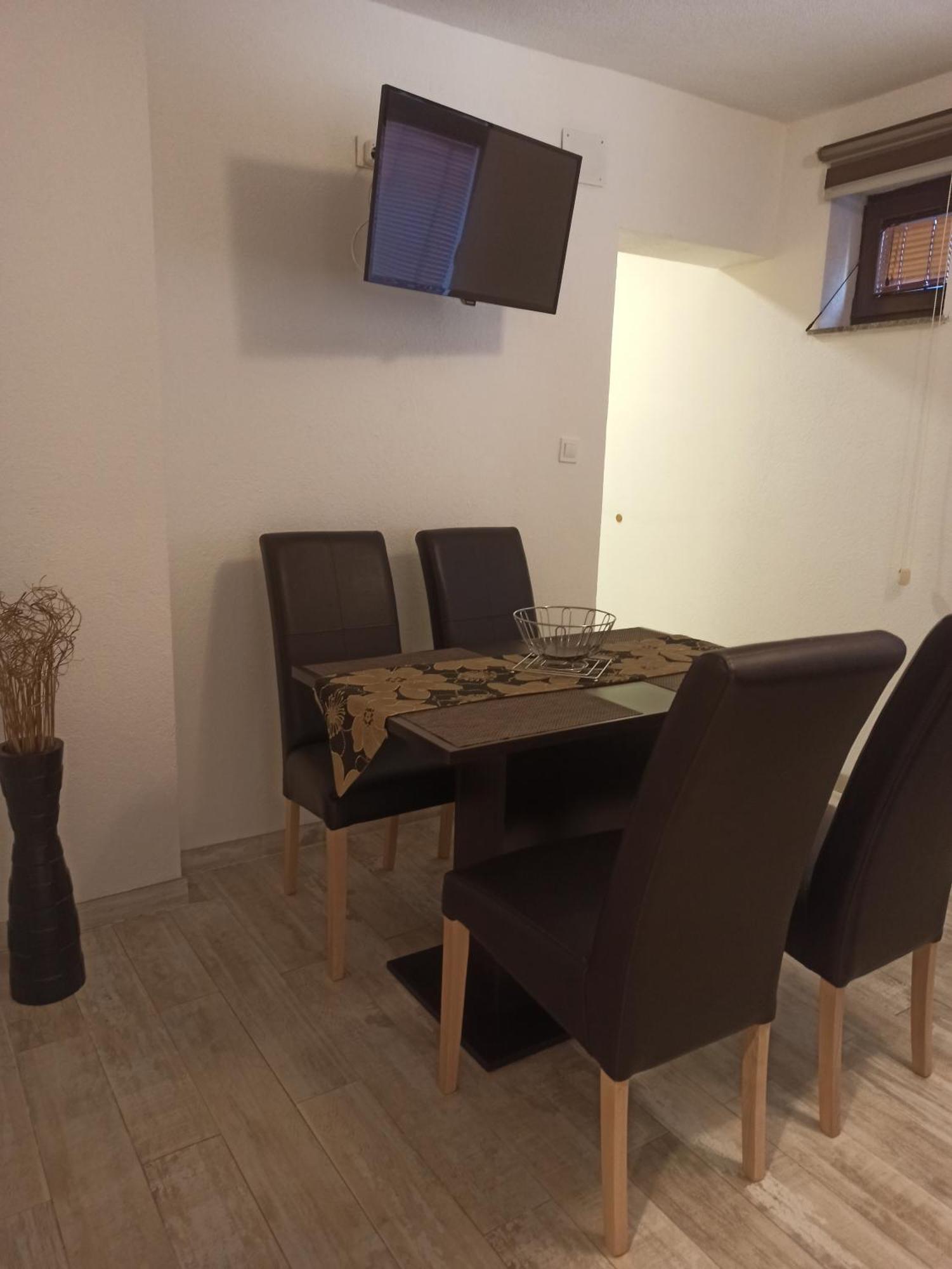 Studio Apartments Una โคเรนนิซา ภายนอก รูปภาพ