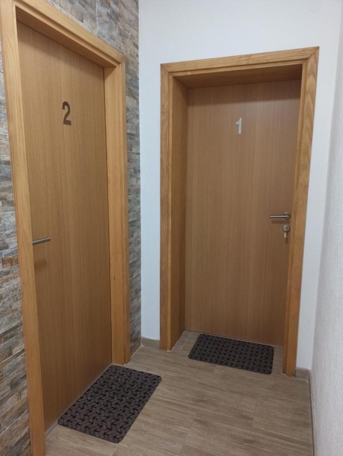 Studio Apartments Una โคเรนนิซา ภายนอก รูปภาพ