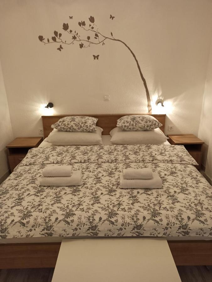 Studio Apartments Una โคเรนนิซา ภายนอก รูปภาพ
