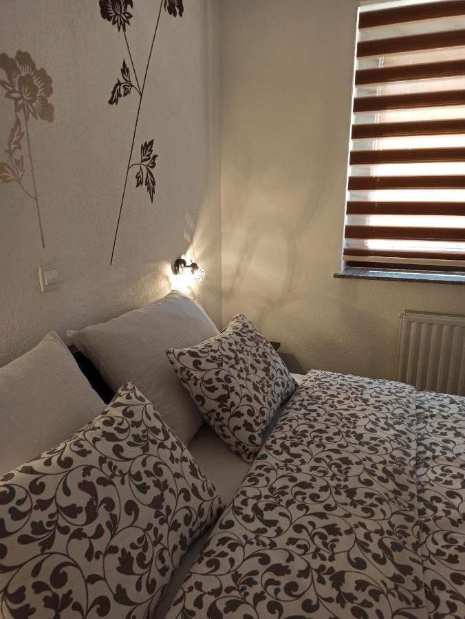 Studio Apartments Una โคเรนนิซา ภายนอก รูปภาพ