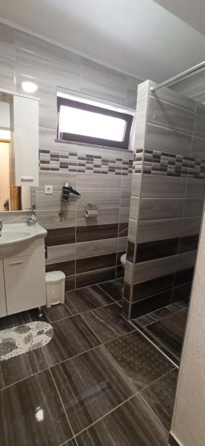 Studio Apartments Una โคเรนนิซา ภายนอก รูปภาพ
