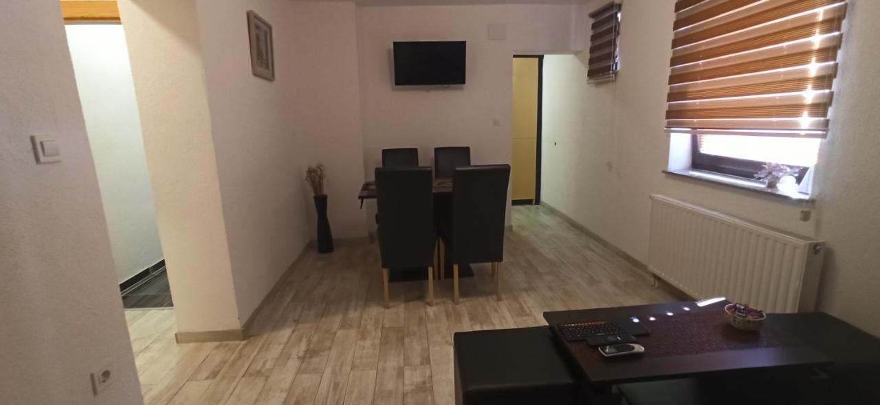 Studio Apartments Una โคเรนนิซา ภายนอก รูปภาพ